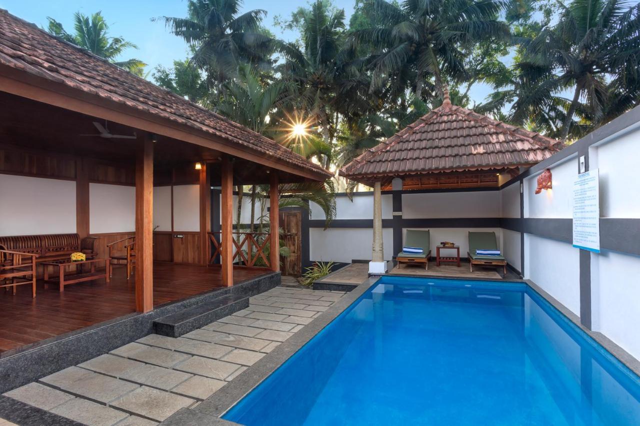 Estuary Sarovar Premiere Poovar Island Buitenkant foto