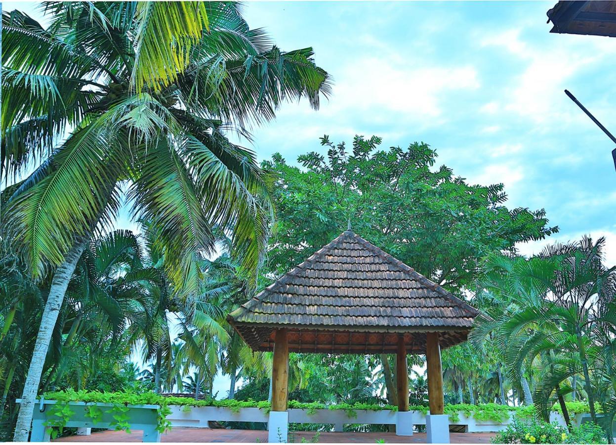 Estuary Sarovar Premiere Poovar Island Buitenkant foto