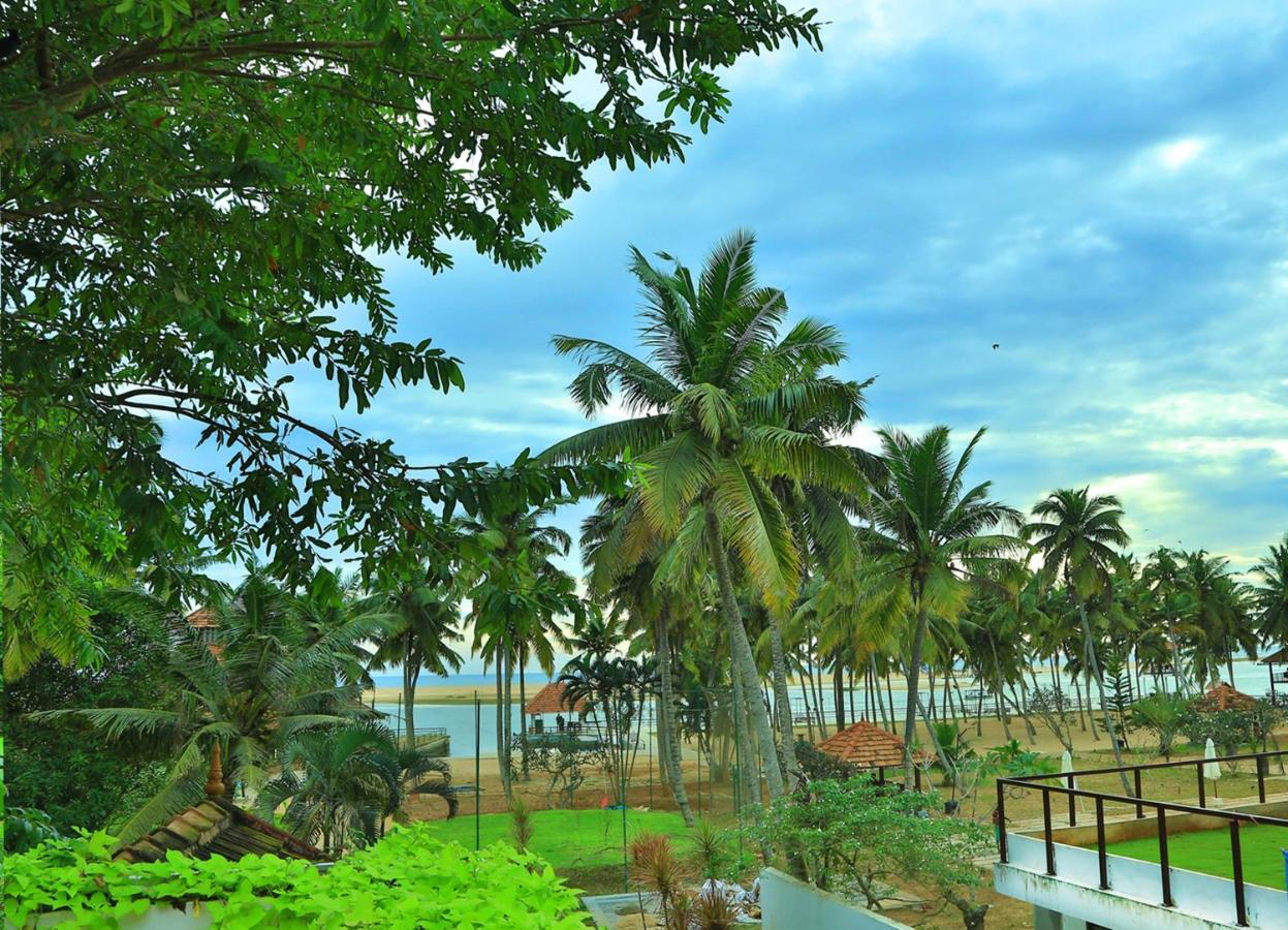 Estuary Sarovar Premiere Poovar Island Buitenkant foto
