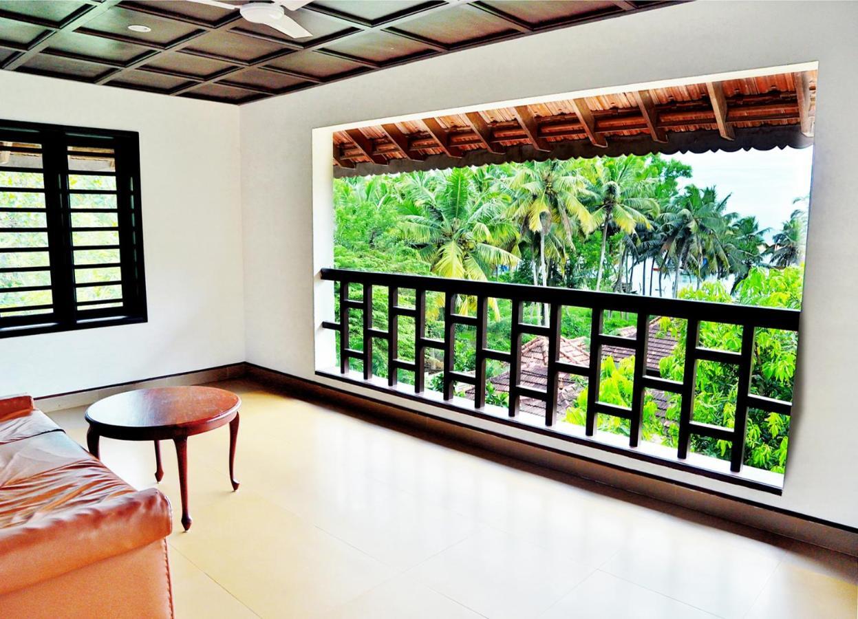 Estuary Sarovar Premiere Poovar Island Buitenkant foto