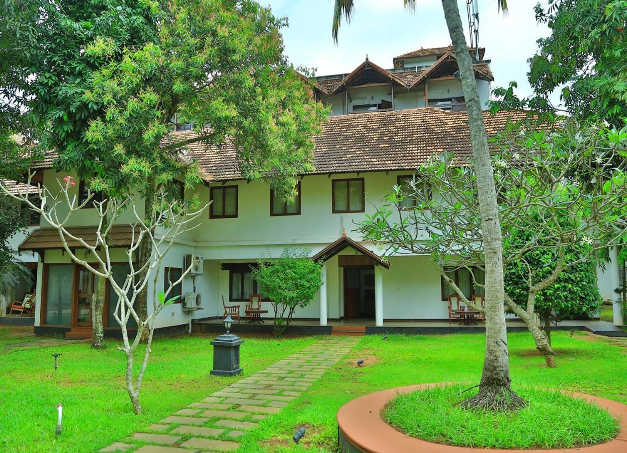 Estuary Sarovar Premiere Poovar Island Buitenkant foto