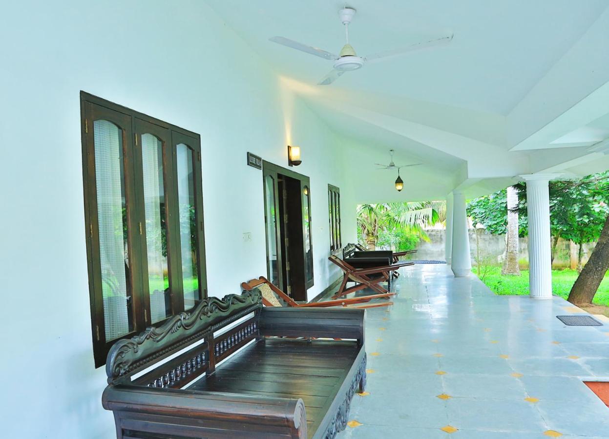 Estuary Sarovar Premiere Poovar Island Buitenkant foto