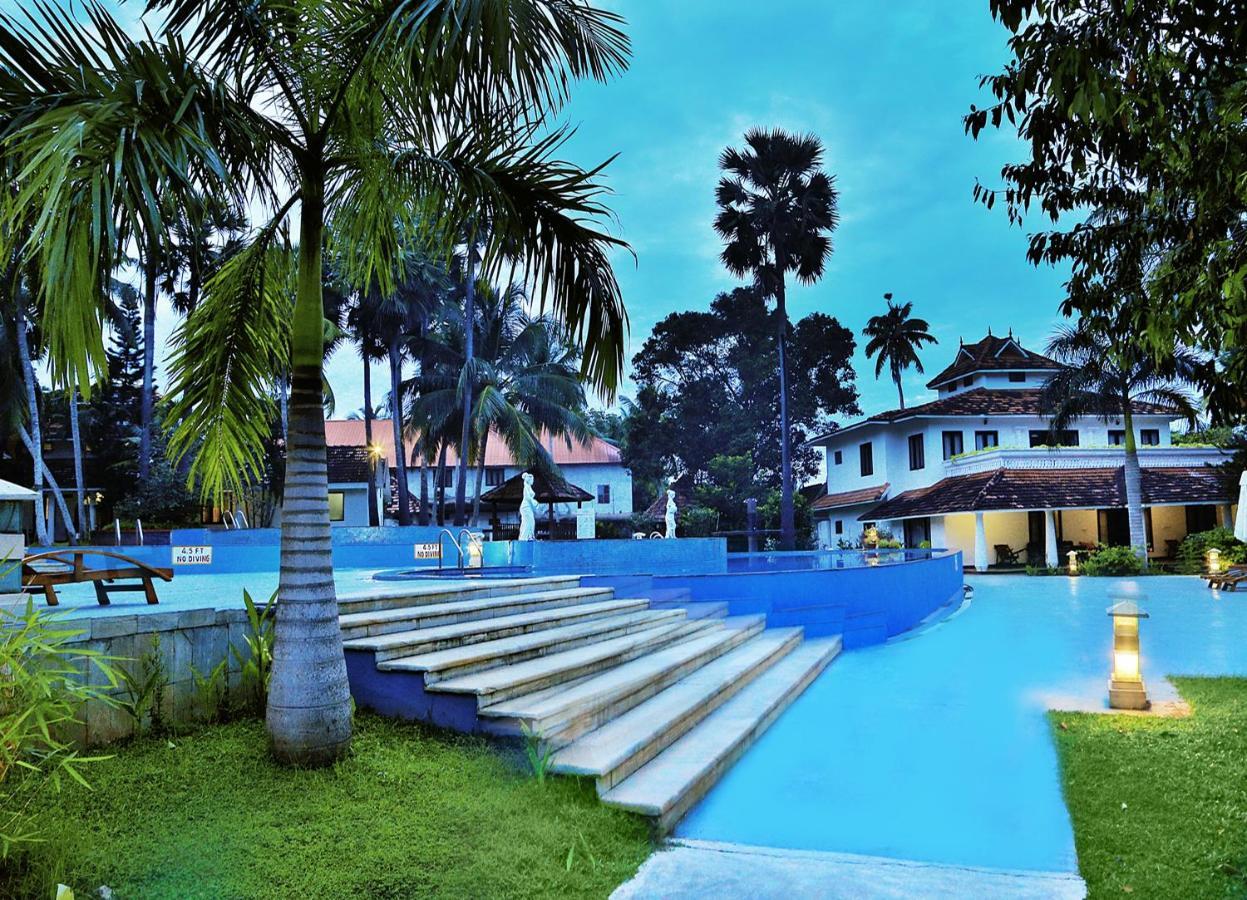 Estuary Sarovar Premiere Poovar Island Buitenkant foto