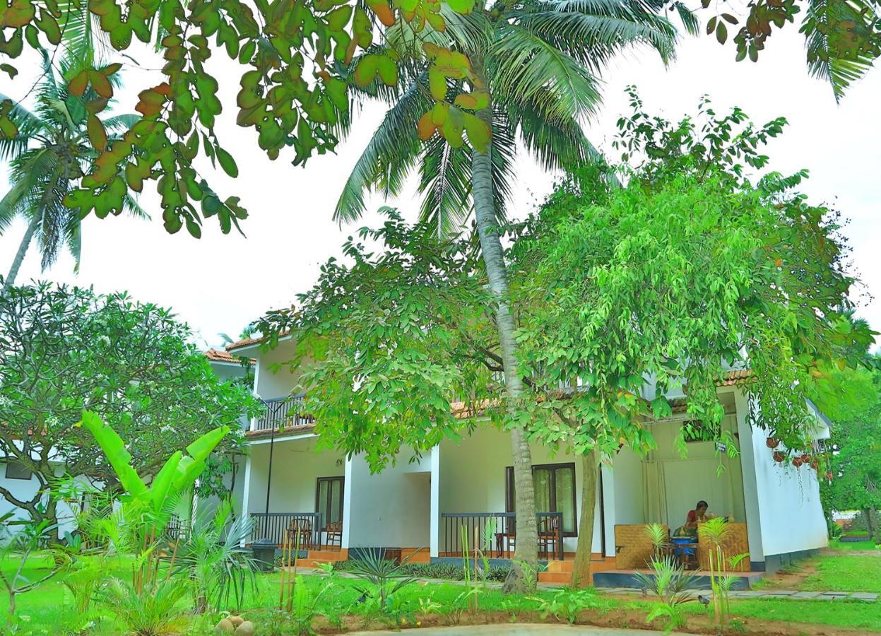 Estuary Sarovar Premiere Poovar Island Buitenkant foto