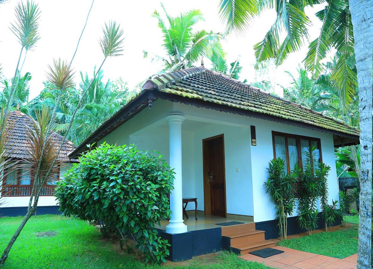 Estuary Sarovar Premiere Poovar Island Buitenkant foto