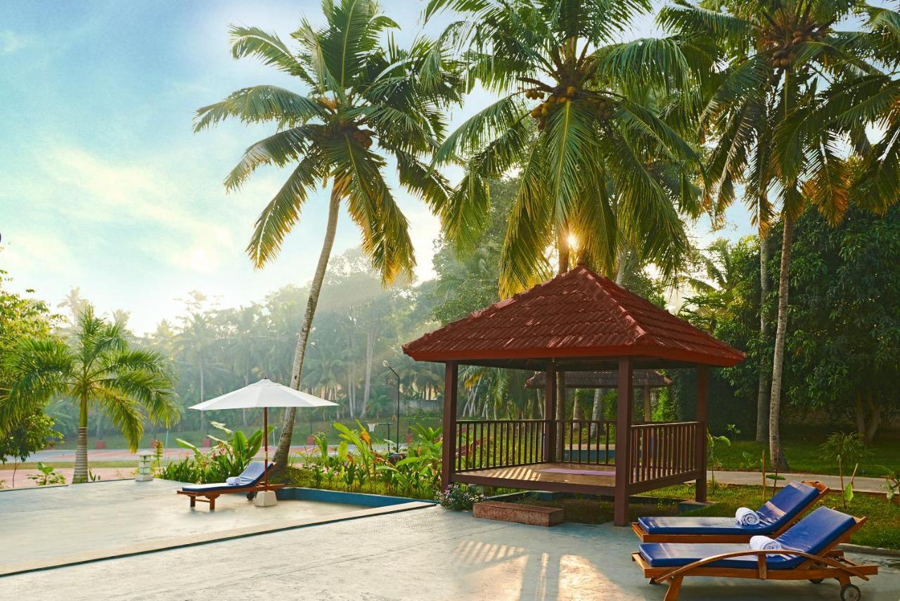 Estuary Sarovar Premiere Poovar Island Buitenkant foto